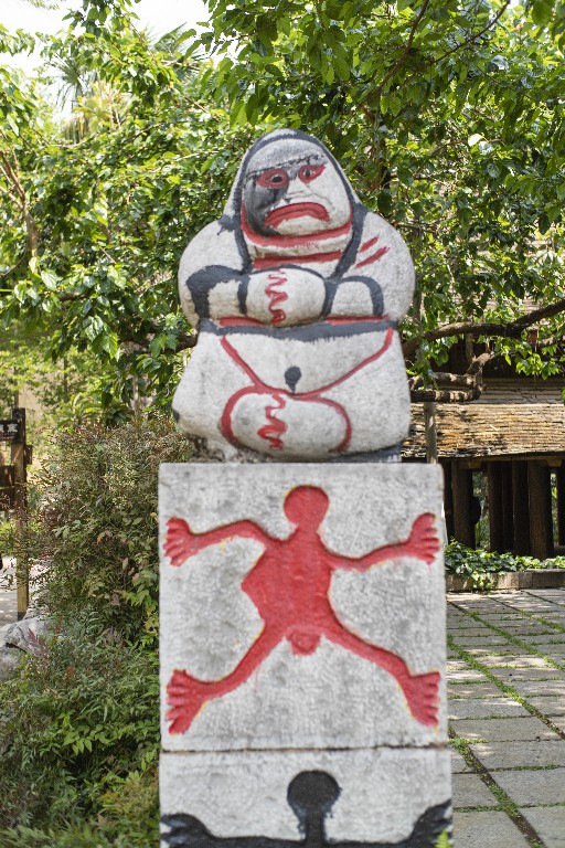 昆明-民族村-雕像