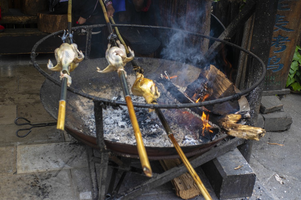 昆明-民族村-香喷喷的烤鸡